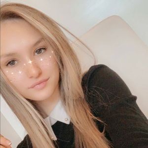 Meet your Posher, Claire